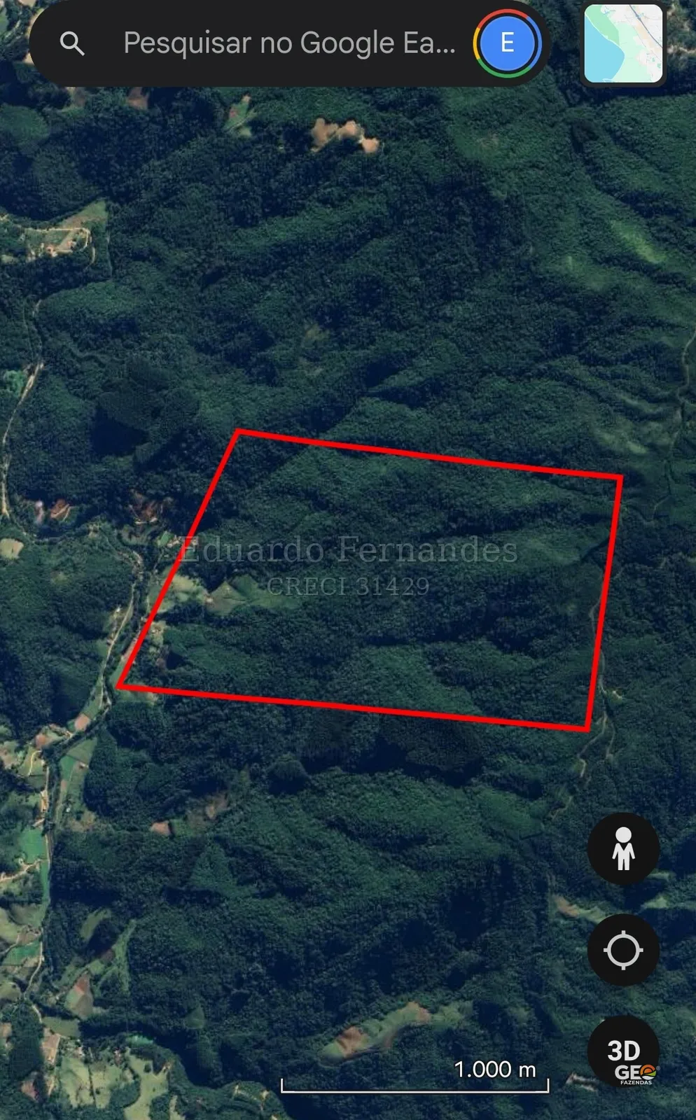 Imagem aérea de área rural delimitada em mata