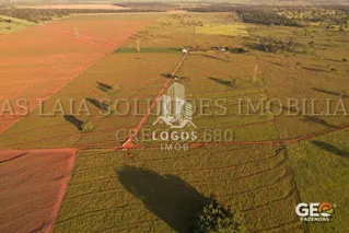 Vista aérea de terreno rural com lotes demarcados
